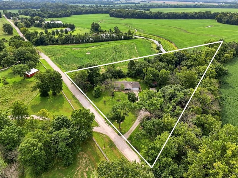 422 NE 500 Rd, Warrensburg, MO 64093