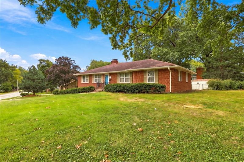 10711 W 67th St, Shawnee, KS 66203