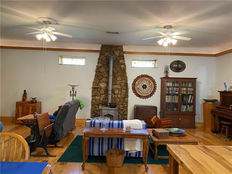 321 NW 1071st Rd, Centerview, MO 64093
