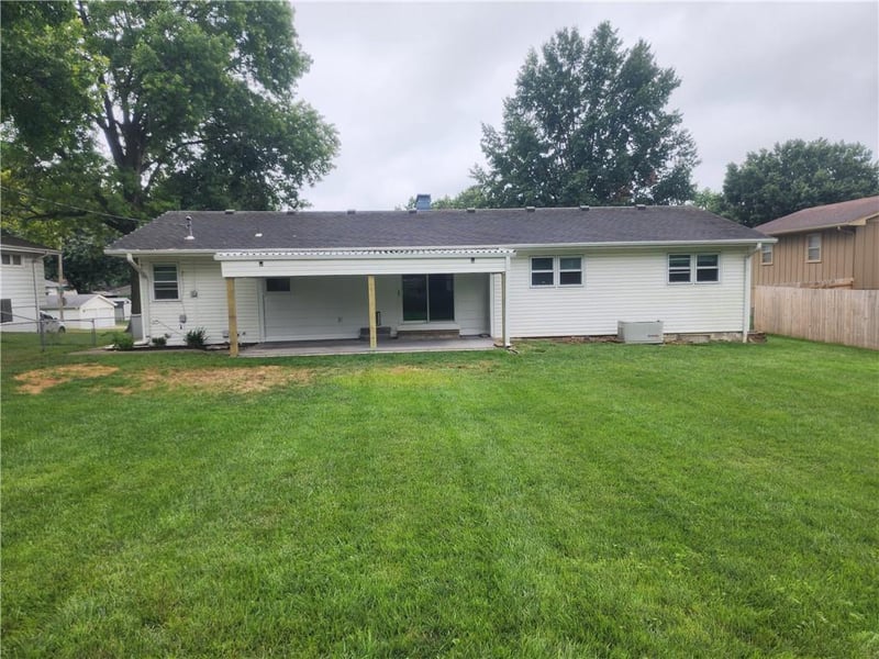 3317 Auburn Dr, St Joseph, MO 64506