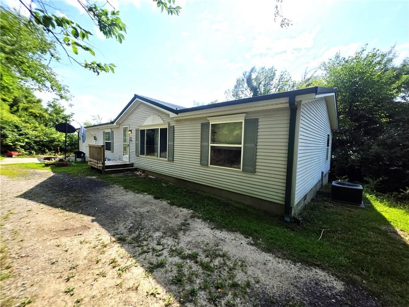 140 Tucker St, St Joseph, MO 64504