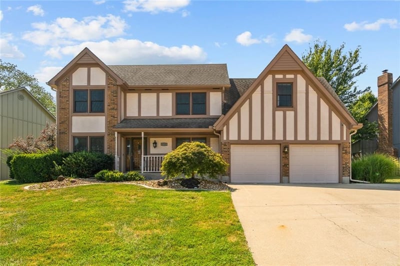5722 Richards Cir, Shawnee, KS 66216