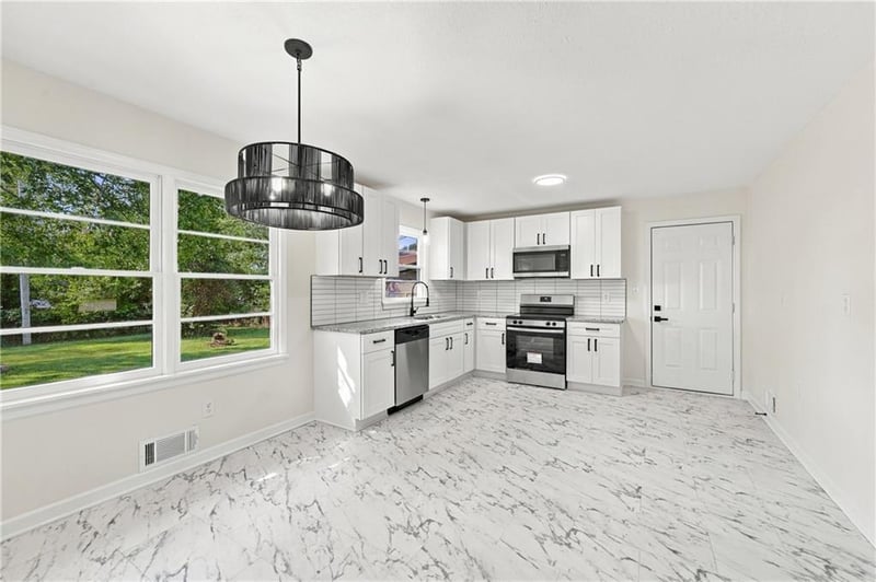 3320 Blue Ridge Blvd, Independence, MO 64052