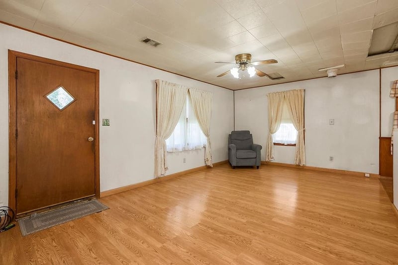 908 S Troost St, Olathe, KS 66061
