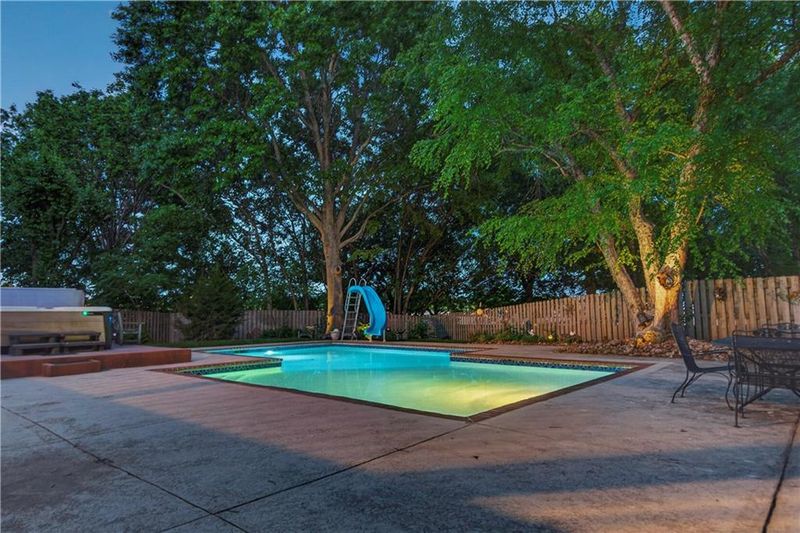10703 W 124 St, Overland Park, KS 66213