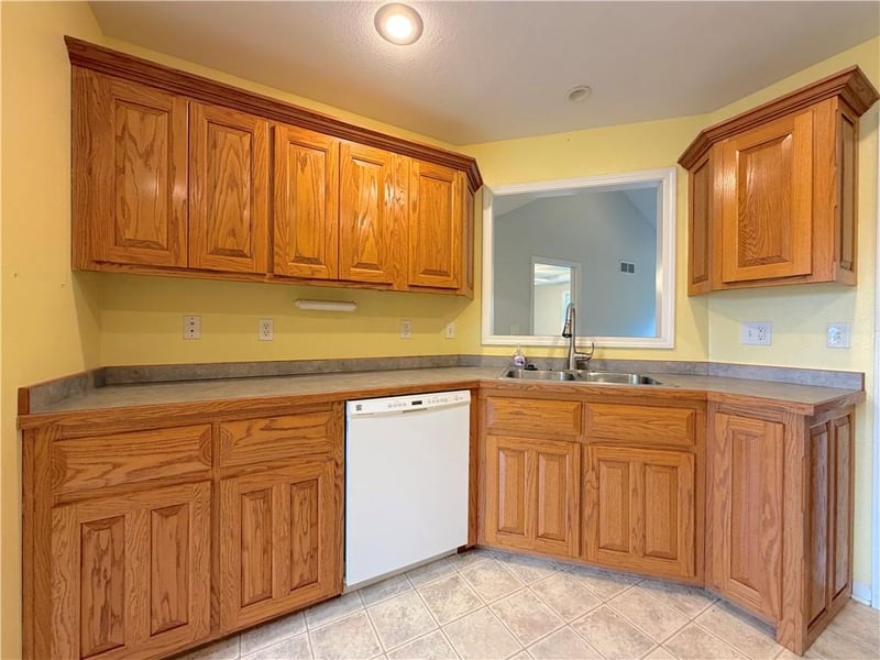 14 Sandi Cir, Dearborn, MO 64439