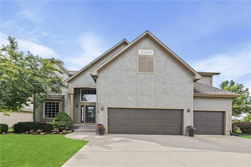 21719 W 99th Ter, Lenexa, KS 66220