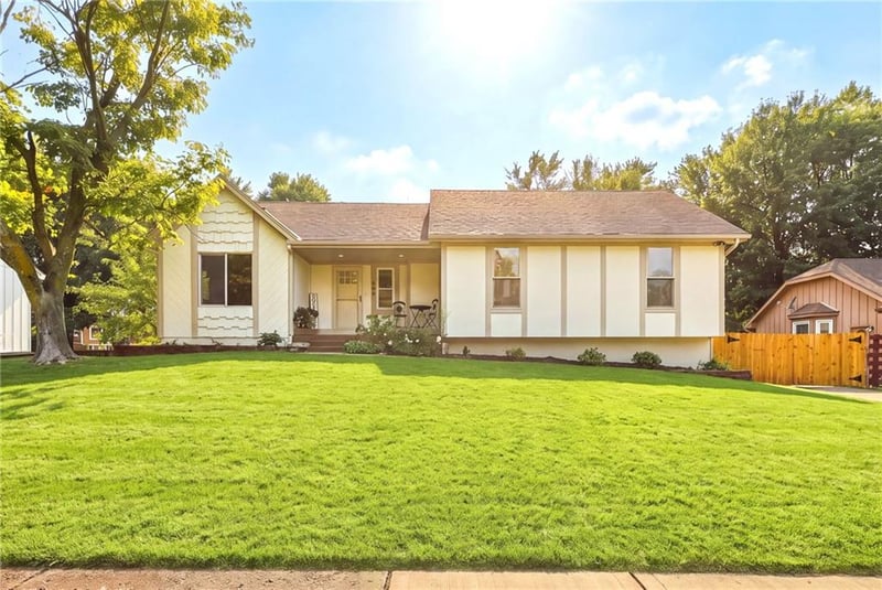 408 NW Moore St, Lee's Summit, MO 64081