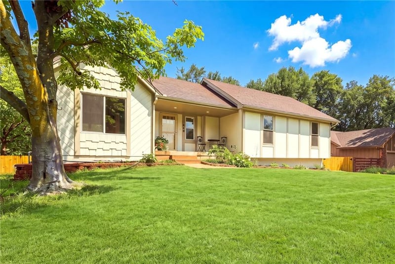 408 NW Moore St, Lee's Summit, MO 64081