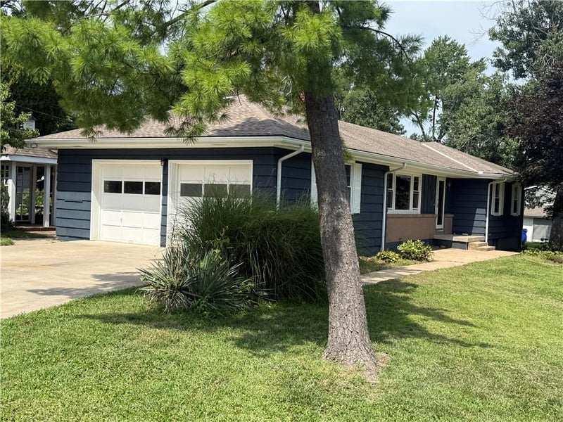 7600 E 130th Ct, Grandview, MO 64030