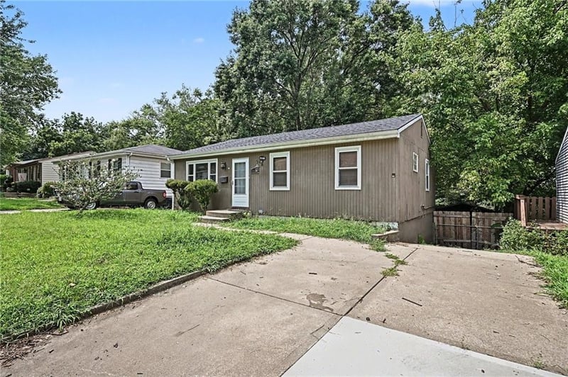 8026 NE 50th St, Kansas City, MO 64119