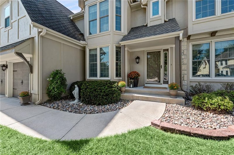 12860 Barton St, Overland Park, KS 66213