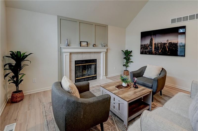 900 SW Daney Dr, Lee's Summit, MO 64081