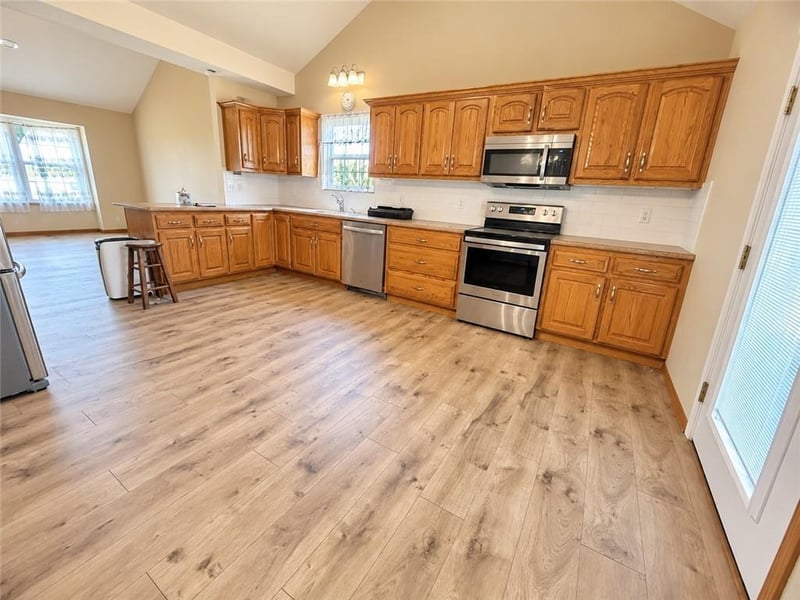 809 SW Graystone Dr, Grain Valley, MO 64029