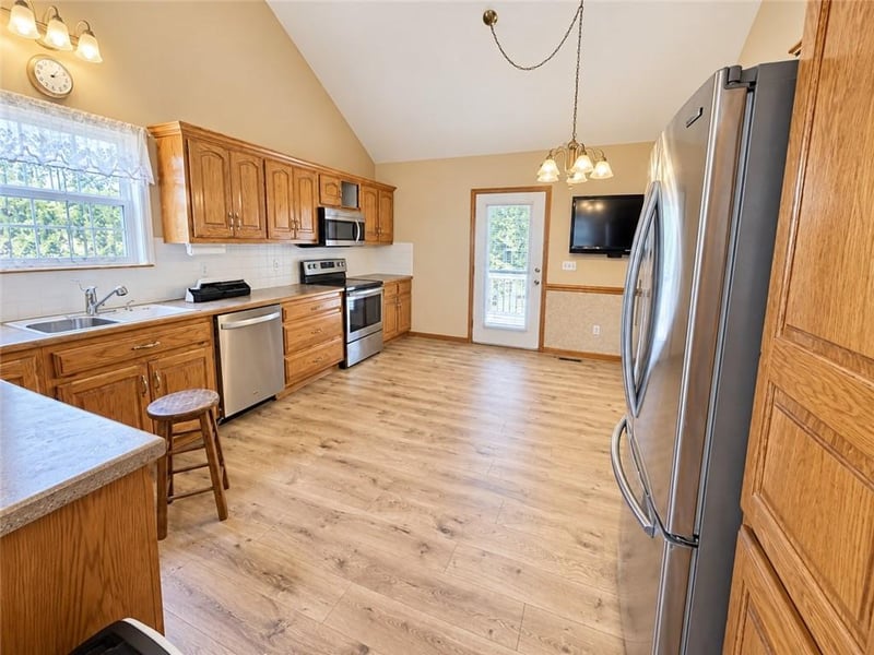 809 SW Graystone Dr, Grain Valley, MO 64029
