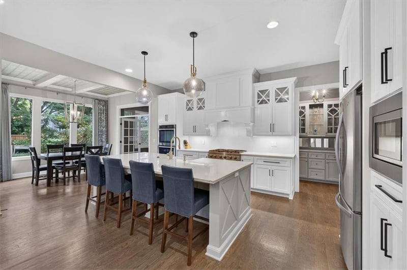 5008 W 141st Ter, Leawood, KS 66224