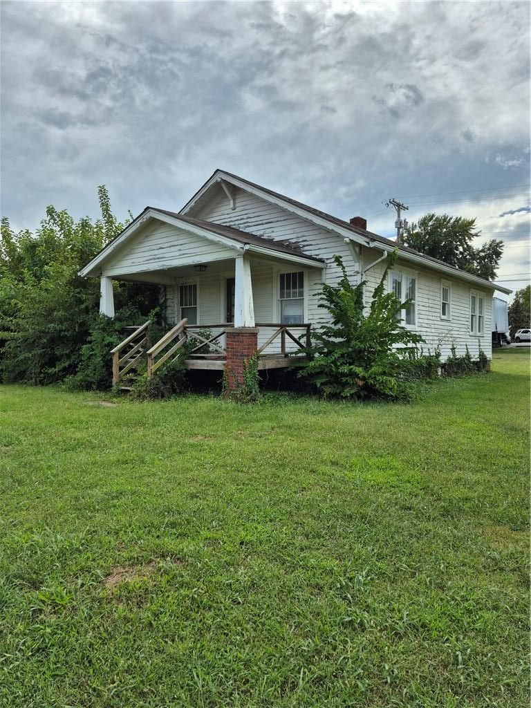 7816 Floyd St, Overland Park, KS 66204