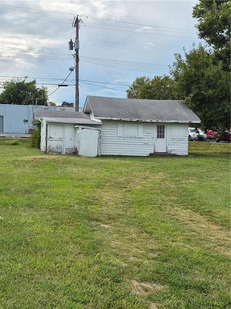 7810 Floyd St, Overland Park, KS 66204