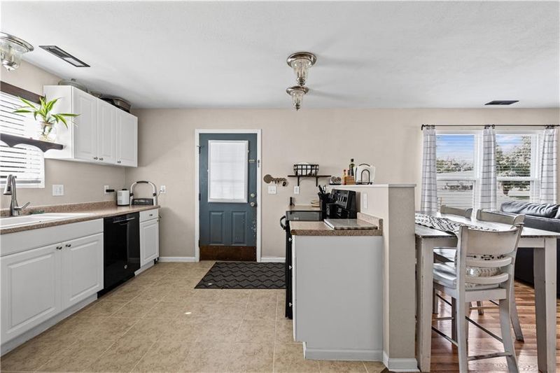 212 S Poplar St, Ottawa, KS 66067