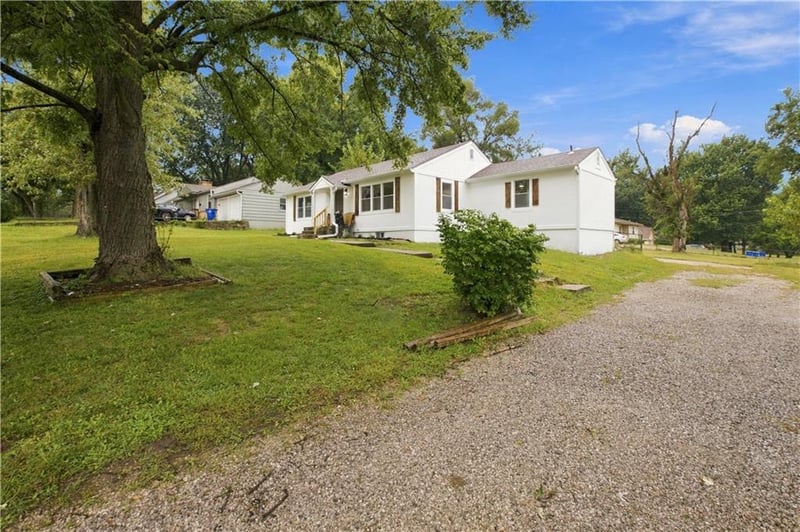 6300 Harris St, Raytown, MO 64133