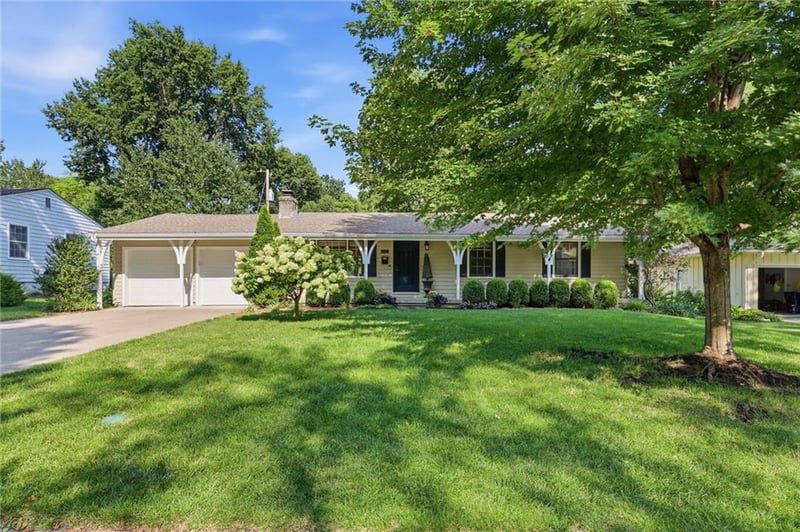 8705 Belleview Ave, Kansas City, MO 64114
