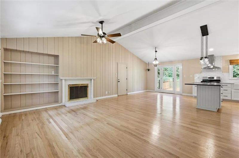 8705 Belleview Ave, Kansas City, MO 64114