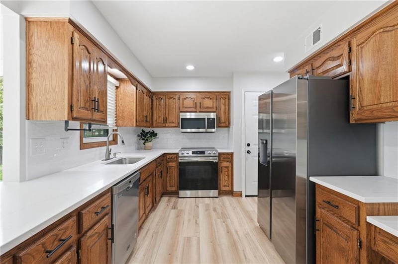 1366 Wildbriar Dr, Liberty, MO 64068