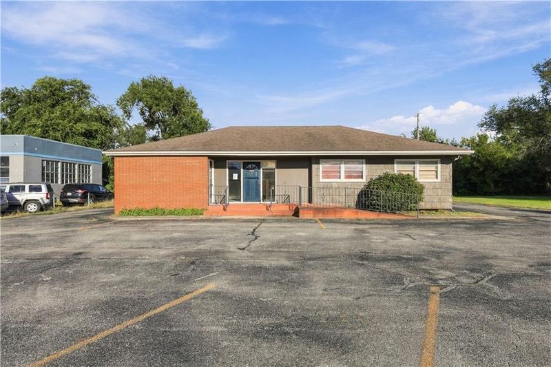12505 Grandview Rd, Grandview, MO 64030