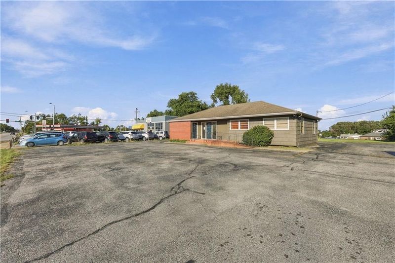 12505 Grandview Rd, Grandview, MO 64030