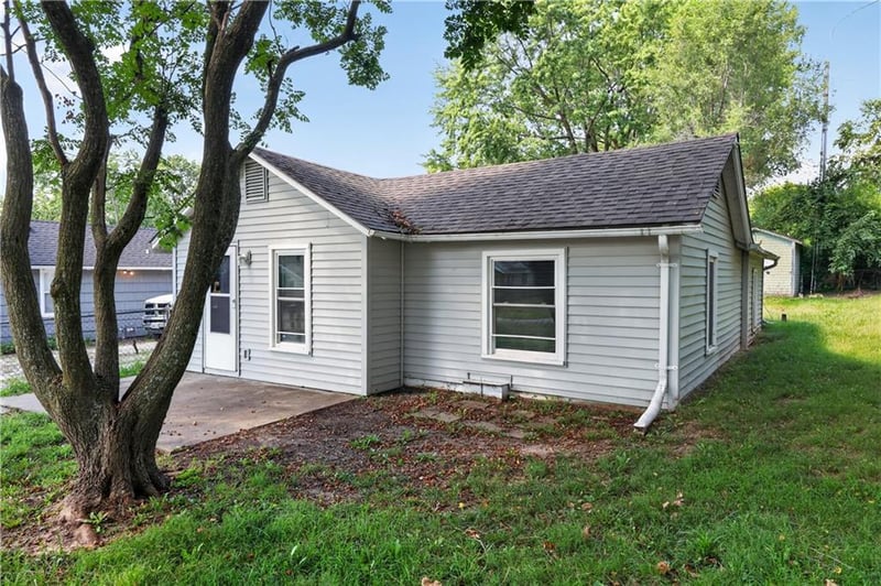 216 S Hunter St, Independence, MO 64050