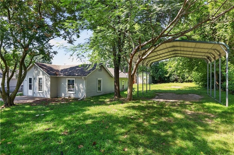 216 S Hunter St, Independence, MO 64050