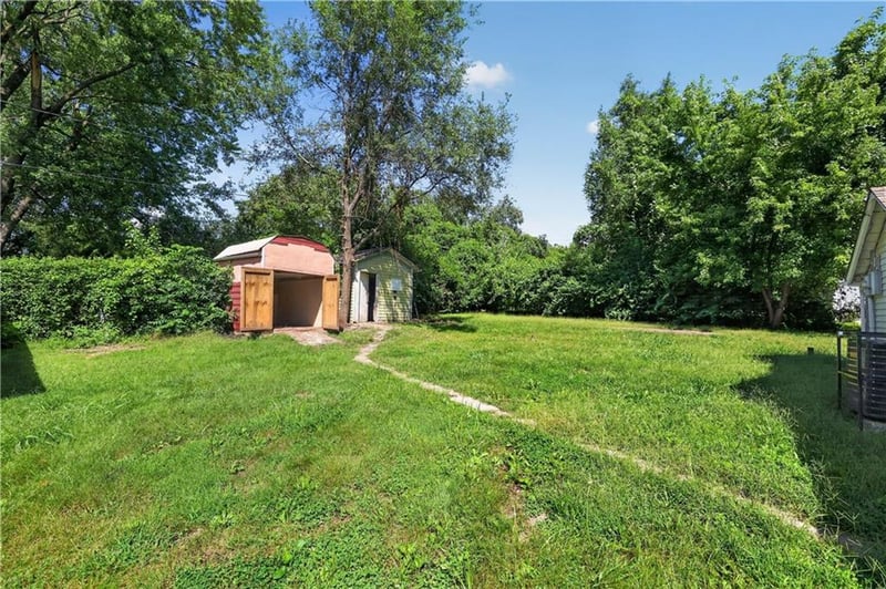216 S Hunter St, Independence, MO 64050