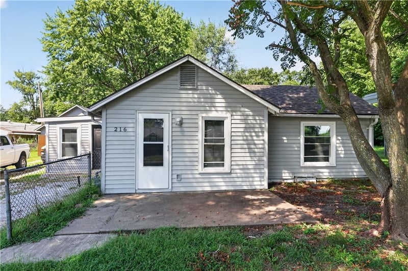 216 S Hunter St, Independence, MO 64050