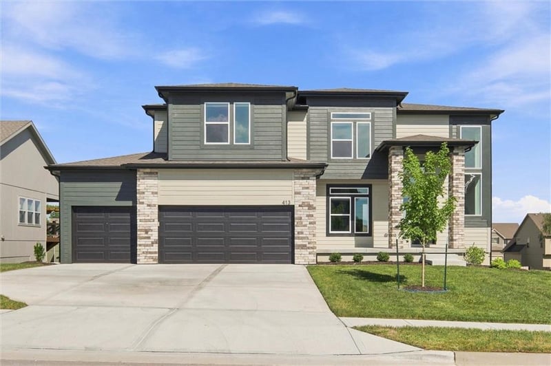 413 Woodview Dr, Raymore, MO 64083