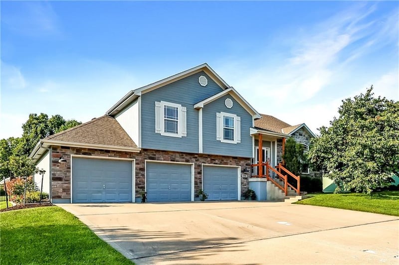 11704 Centennial St, Peculiar, MO 64078