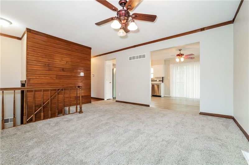 209 Valley Dr, Grain Valley, MO 64029