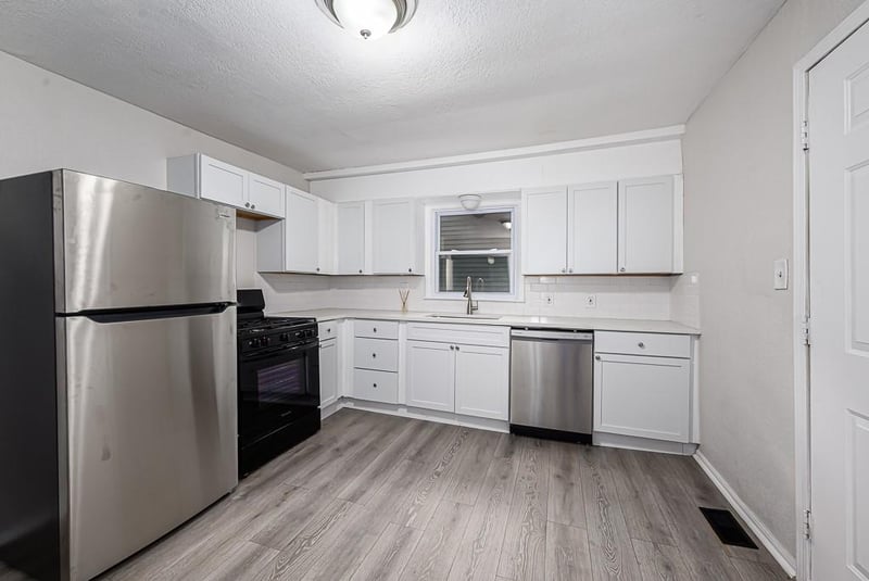 1207 S 2nd St, Leavenworth, KS 66048