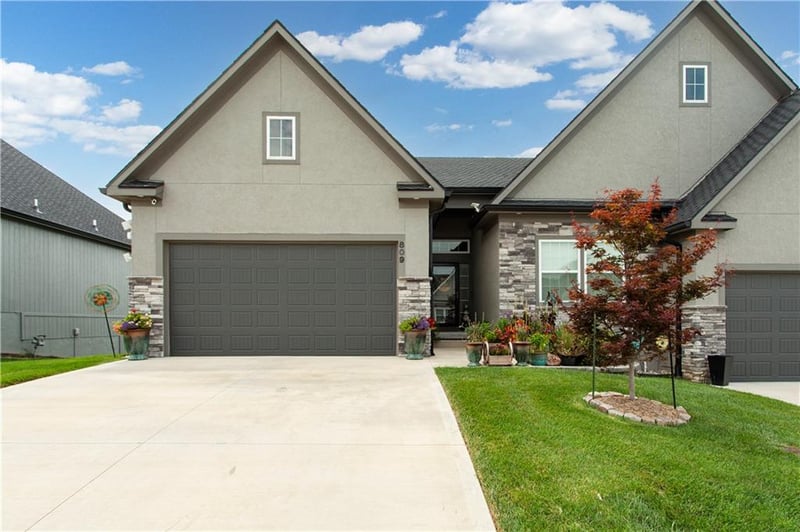 809 NE Algonquin St, Lee's Summit, MO 64064