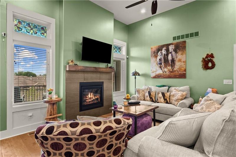 809 NE Algonquin St, Lee's Summit, MO 64064