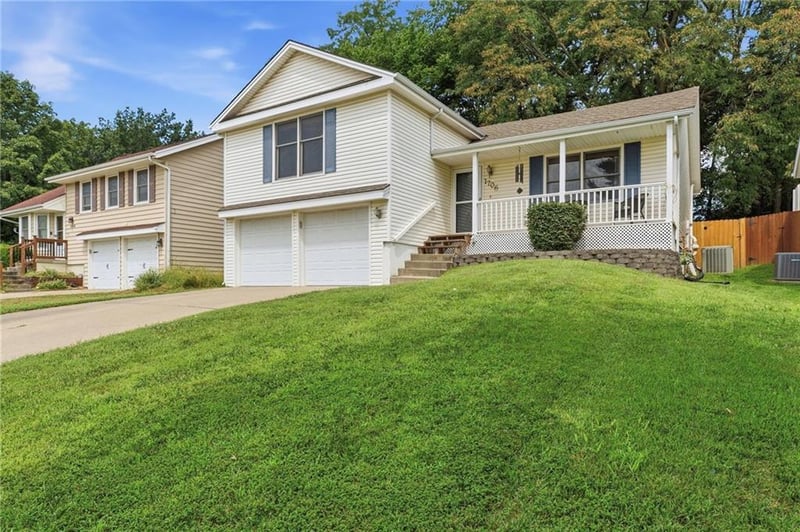 1706 NW 63rd Ter, Kansas City, MO 64118