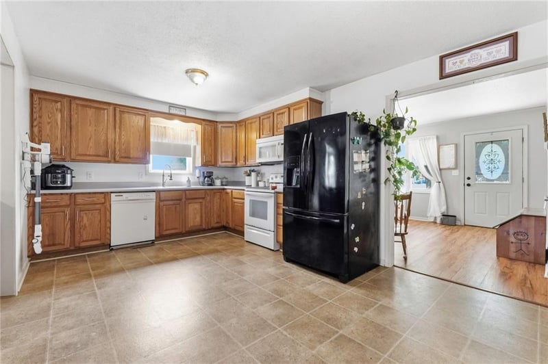 205 N Mulberry St, Adrian, MO 64720