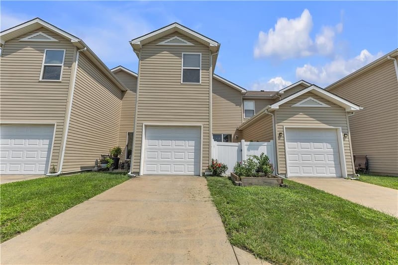 8154 N Drury Ave, Kansas City, MO 64119