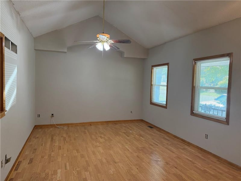704 Hillcrest St, Pleasant Hill, MO 64080