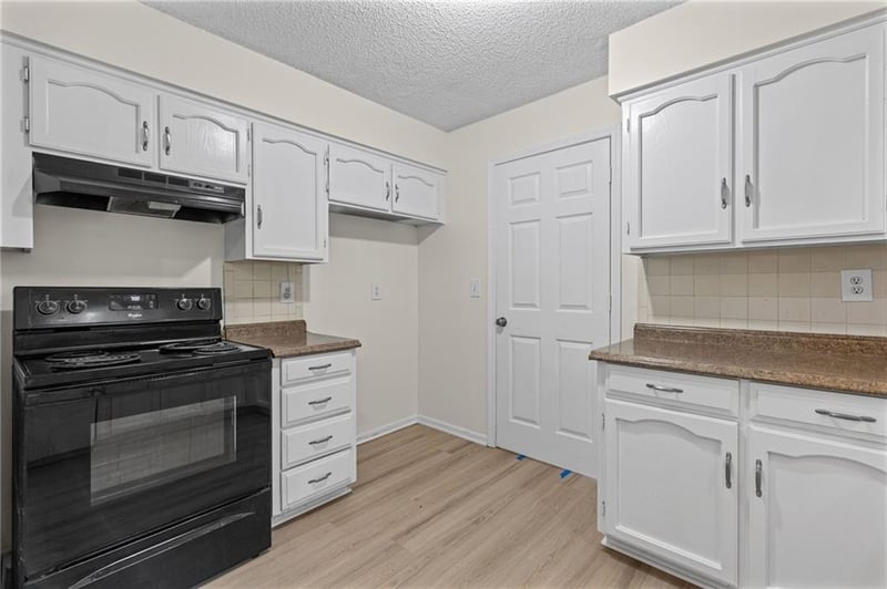 2414 NE Pursell Rd, Gladstone, MO 64118