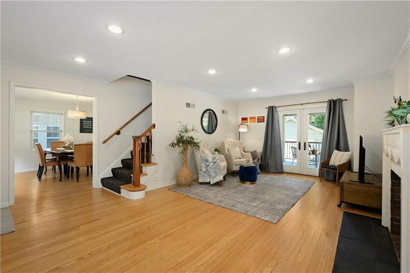 5629 Oak St, Kansas City, MO 64110