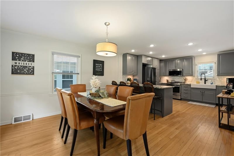 5629 Oak St, Kansas City, MO 64110