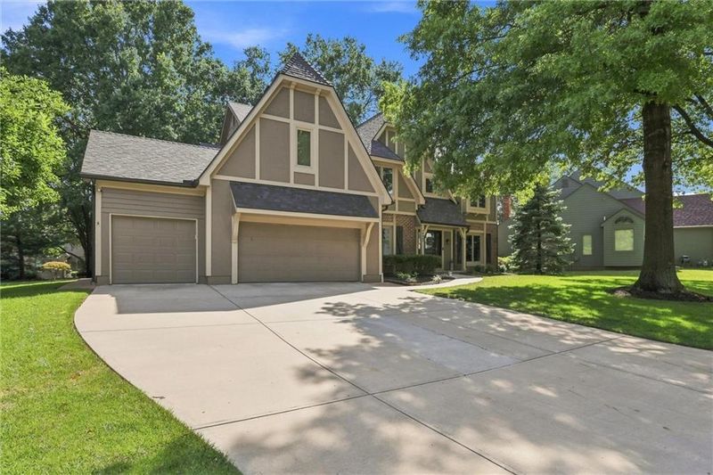 10427 W 126th St, Overland Park, KS 66213
