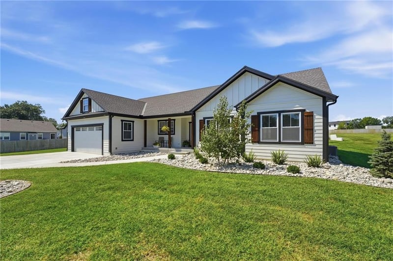 15928 E Cogan Ln, Independence, MO 64050