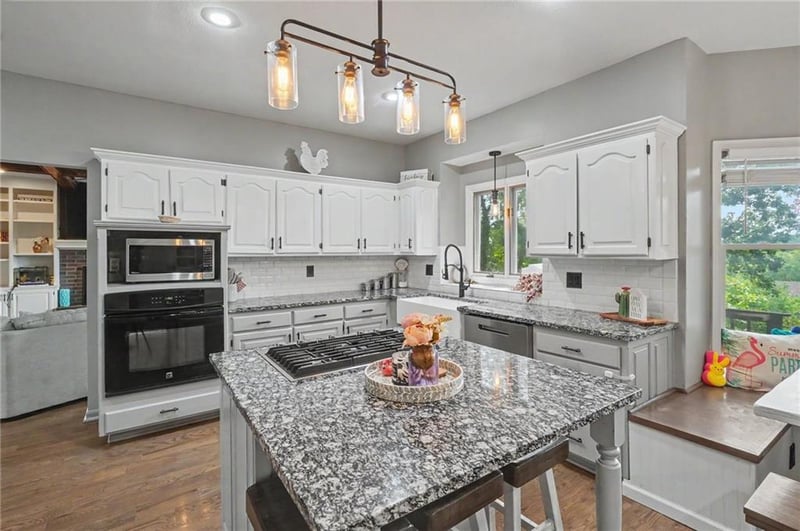 14935 W 76th St, Lenexa, KS 66216