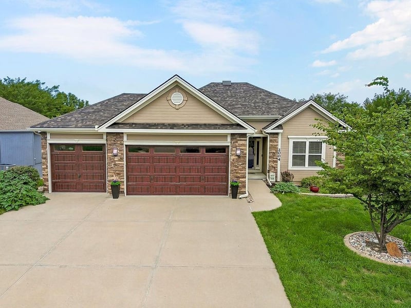 2004 NE 197th Ct, Smithville, MO 64089